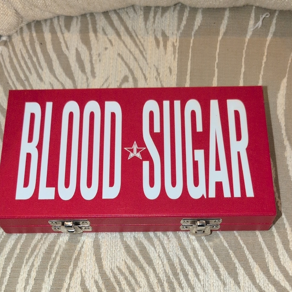Jeffree Star Blood Sugar Eyeshadow Palette - Red & White Graphic Case